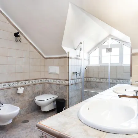 בית הארחה Casa Lali Bano Compartido *